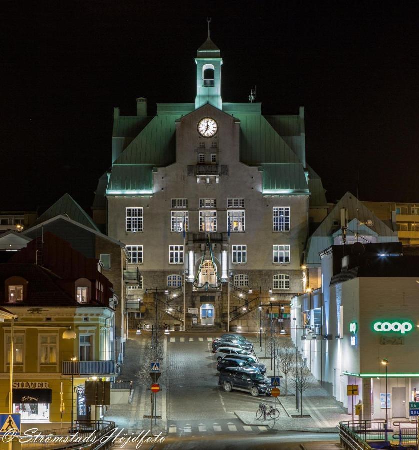 Apartamento Laegenhet Med Havsutsikt Strömstad Exterior foto